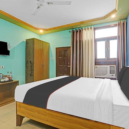 Collection O Premier Near Hazratganj Hotel Lakhnau Kültér fotó