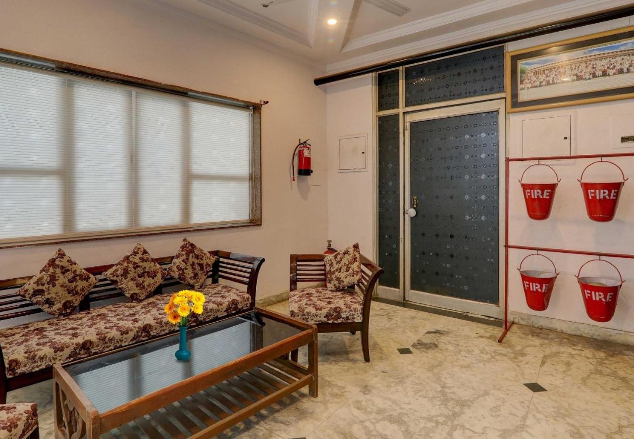 Collection O Premier Near Hazratganj Hotel Lakhnau Kültér fotó