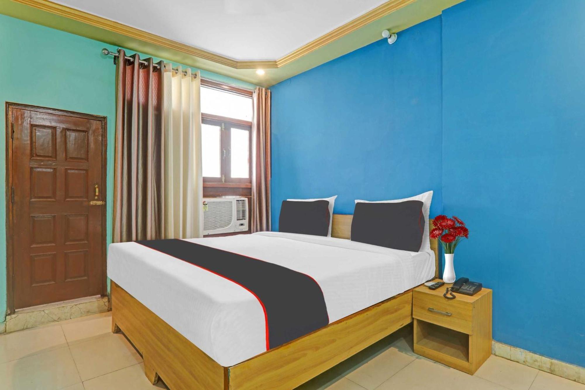 Collection O Premier Near Hazratganj Hotel Lakhnau Kültér fotó