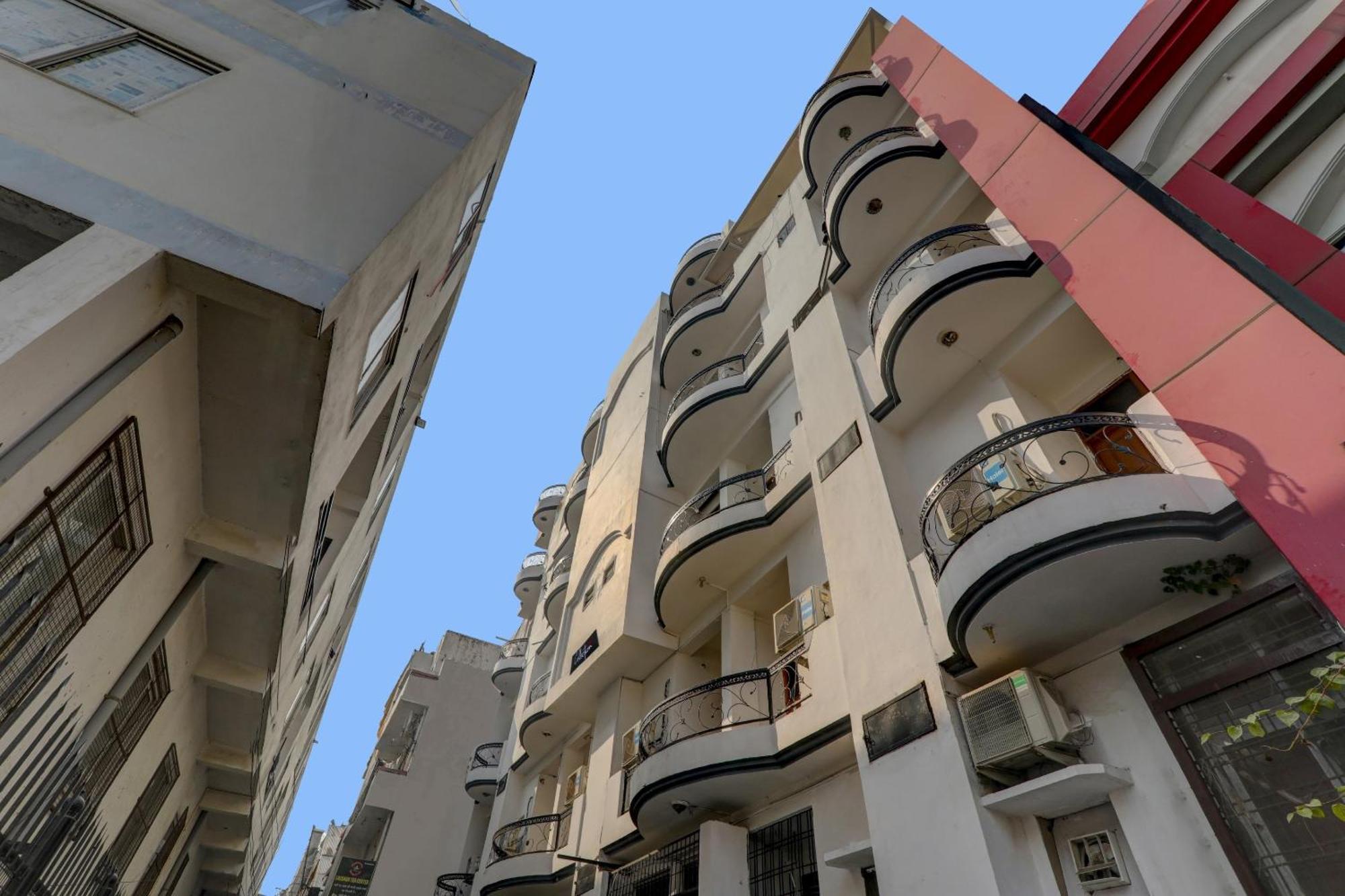 Collection O Premier Near Hazratganj Hotel Lakhnau Kültér fotó